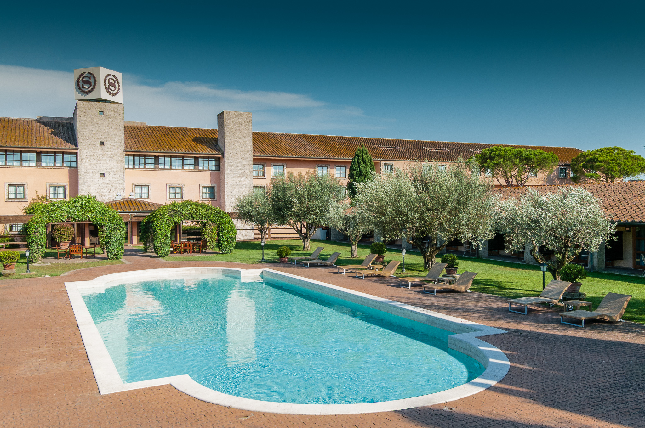pool-sheraton